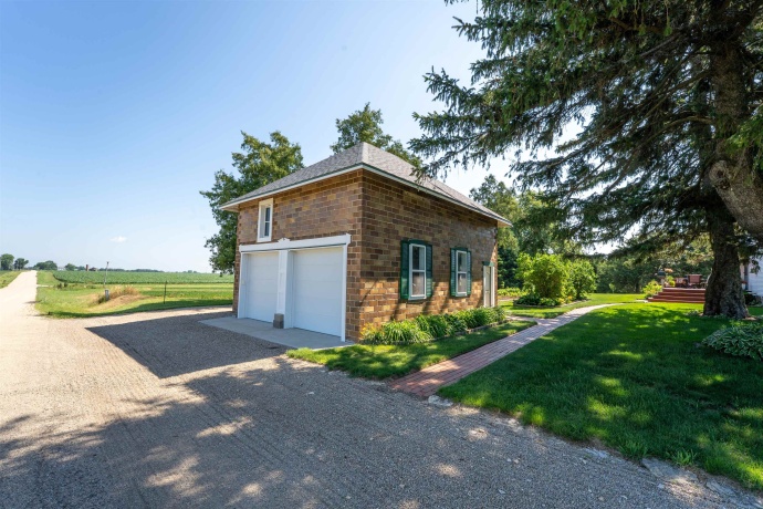 1392 Red Brick, DIXON, Illinois 61021, 3 Bedrooms Bedrooms, ,2 BathroomsBathrooms,House,For Sale,Red Brick,202504023