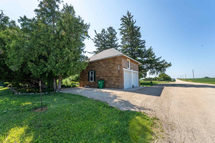 1392 Red Brick, DIXON, Illinois 61021, 3 Bedrooms Bedrooms, ,2 BathroomsBathrooms,House,For Sale,Red Brick,202504023