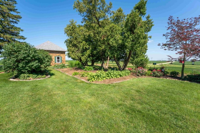 1392 Red Brick, DIXON, Illinois 61021, 3 Bedrooms Bedrooms, ,2 BathroomsBathrooms,House,For Sale,Red Brick,202504023