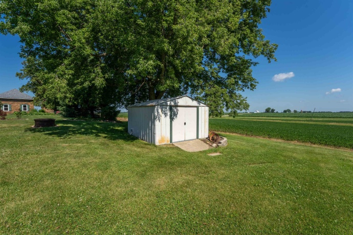 1392 Red Brick, DIXON, Illinois 61021, 3 Bedrooms Bedrooms, ,2 BathroomsBathrooms,House,For Sale,Red Brick,202504023