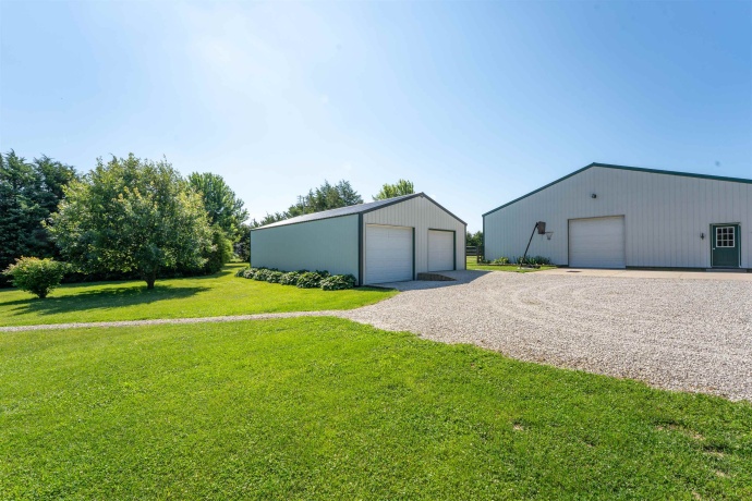 1392 Red Brick, DIXON, Illinois 61021, 3 Bedrooms Bedrooms, ,2 BathroomsBathrooms,House,For Sale,Red Brick,202504023