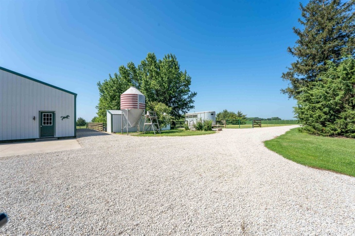 1392 Red Brick, DIXON, Illinois 61021, 3 Bedrooms Bedrooms, ,2 BathroomsBathrooms,House,For Sale,Red Brick,202504023