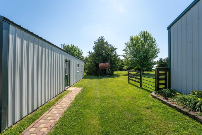1392 Red Brick, DIXON, Illinois 61021, 3 Bedrooms Bedrooms, ,2 BathroomsBathrooms,House,For Sale,Red Brick,202504023