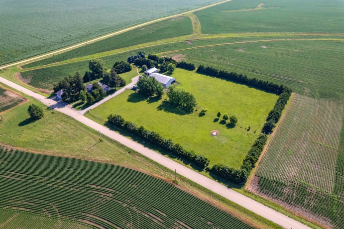 1392 Red Brick, DIXON, Illinois 61021, 3 Bedrooms Bedrooms, ,2 BathroomsBathrooms,House,For Sale,Red Brick,202504023