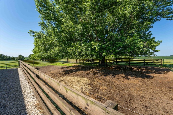 1392 Red Brick, DIXON, Illinois 61021, 3 Bedrooms Bedrooms, ,2 BathroomsBathrooms,House,For Sale,Red Brick,202504023