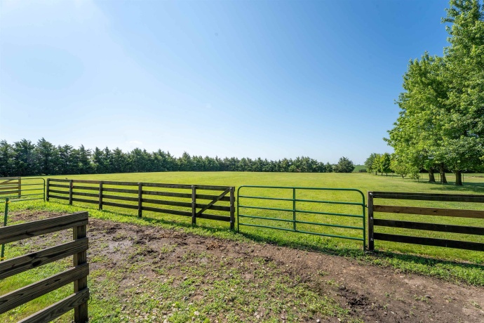 1392 Red Brick, DIXON, Illinois 61021, 3 Bedrooms Bedrooms, ,2 BathroomsBathrooms,House,For Sale,Red Brick,202504023