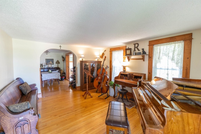 1392 Red Brick, DIXON, Illinois 61021, 3 Bedrooms Bedrooms, ,2 BathroomsBathrooms,House,For Sale,Red Brick,202504023