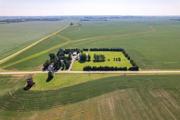 1392 Red Brick, DIXON, Illinois 61021, 3 Bedrooms Bedrooms, ,2 BathroomsBathrooms,House,For Sale,Red Brick,202504023