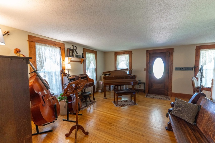 1392 Red Brick, DIXON, Illinois 61021, 3 Bedrooms Bedrooms, ,2 BathroomsBathrooms,House,For Sale,Red Brick,202504023