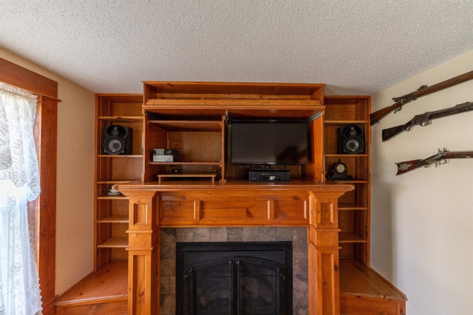 1392 Red Brick, DIXON, Illinois 61021, 3 Bedrooms Bedrooms, ,2 BathroomsBathrooms,House,For Sale,Red Brick,202504023