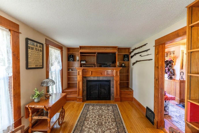 1392 Red Brick, DIXON, Illinois 61021, 3 Bedrooms Bedrooms, ,2 BathroomsBathrooms,House,For Sale,Red Brick,202504023