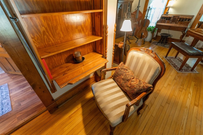 1392 Red Brick, DIXON, Illinois 61021, 3 Bedrooms Bedrooms, ,2 BathroomsBathrooms,House,For Sale,Red Brick,202504023