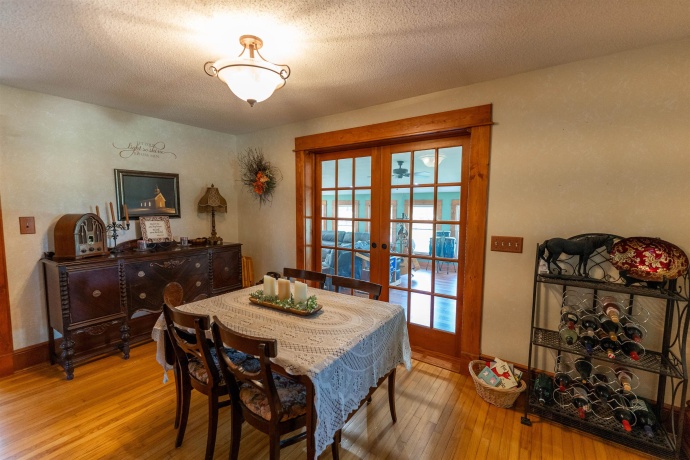 1392 Red Brick, DIXON, Illinois 61021, 3 Bedrooms Bedrooms, ,2 BathroomsBathrooms,House,For Sale,Red Brick,202504023