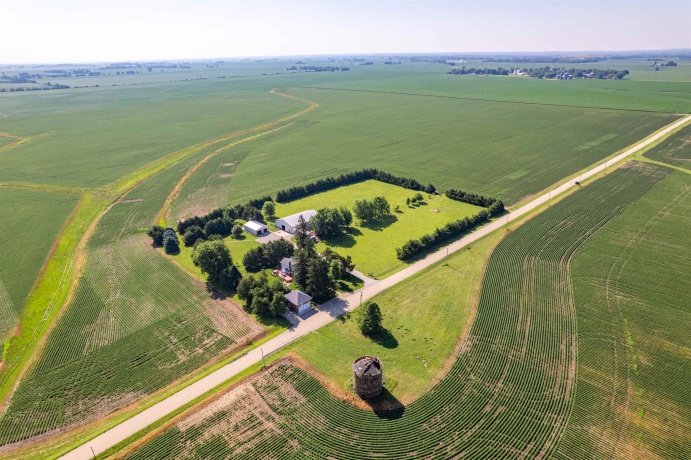 1392 Red Brick, DIXON, Illinois 61021, 3 Bedrooms Bedrooms, ,2 BathroomsBathrooms,House,For Sale,Red Brick,202504023