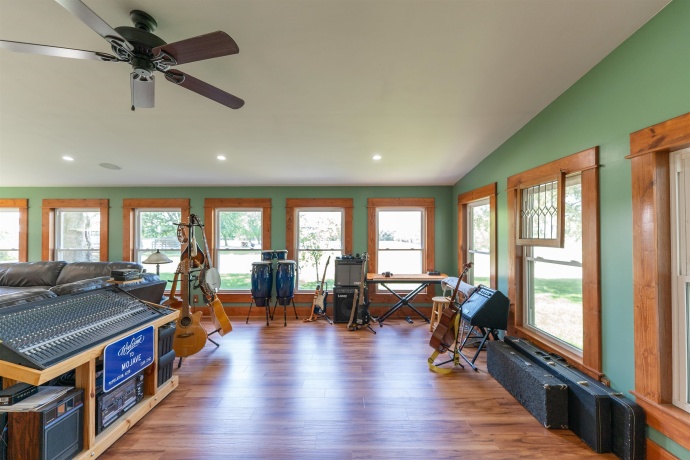 1392 Red Brick, DIXON, Illinois 61021, 3 Bedrooms Bedrooms, ,2 BathroomsBathrooms,House,For Sale,Red Brick,202504023