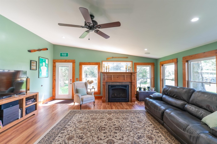 1392 Red Brick, DIXON, Illinois 61021, 3 Bedrooms Bedrooms, ,2 BathroomsBathrooms,House,For Sale,Red Brick,202504023