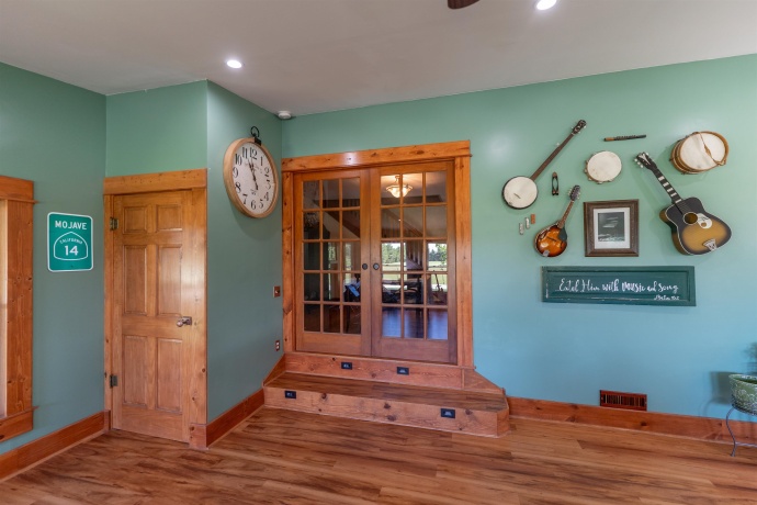 1392 Red Brick, DIXON, Illinois 61021, 3 Bedrooms Bedrooms, ,2 BathroomsBathrooms,House,For Sale,Red Brick,202504023