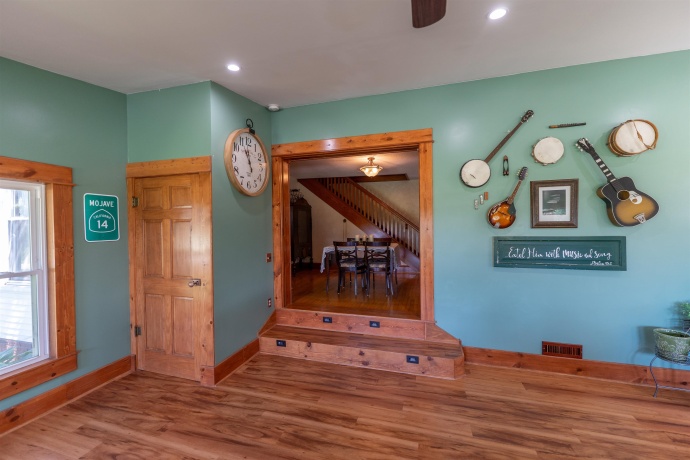 1392 Red Brick, DIXON, Illinois 61021, 3 Bedrooms Bedrooms, ,2 BathroomsBathrooms,House,For Sale,Red Brick,202504023