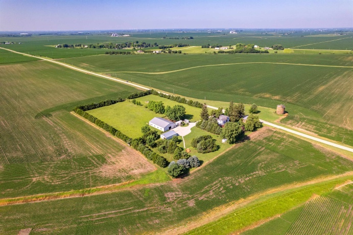 1392 Red Brick, DIXON, Illinois 61021, 3 Bedrooms Bedrooms, ,2 BathroomsBathrooms,House,For Sale,Red Brick,202504023