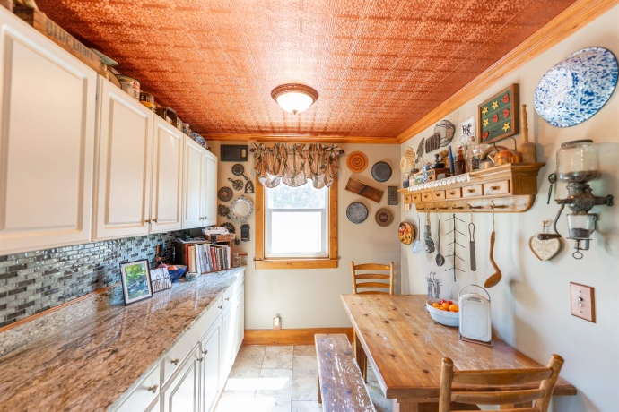 1392 Red Brick, DIXON, Illinois 61021, 3 Bedrooms Bedrooms, ,2 BathroomsBathrooms,House,For Sale,Red Brick,202504023