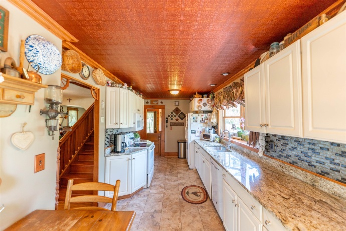 1392 Red Brick, DIXON, Illinois 61021, 3 Bedrooms Bedrooms, ,2 BathroomsBathrooms,House,For Sale,Red Brick,202504023