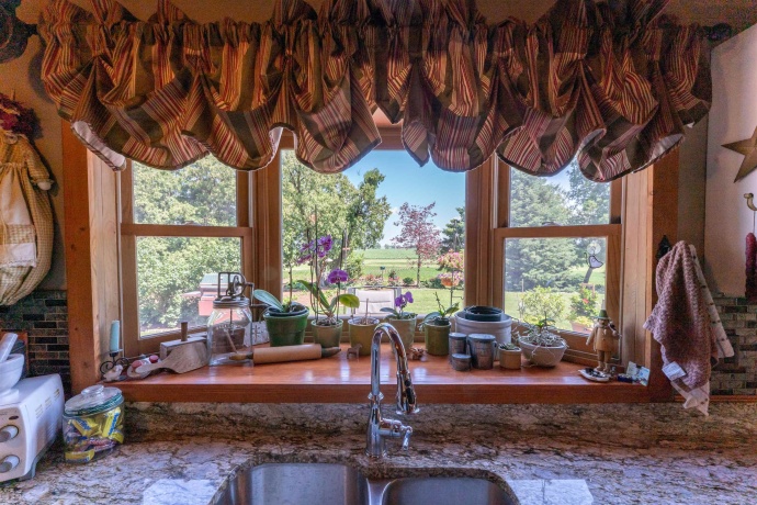 1392 Red Brick, DIXON, Illinois 61021, 3 Bedrooms Bedrooms, ,2 BathroomsBathrooms,House,For Sale,Red Brick,202504023