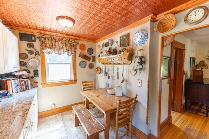 1392 Red Brick, DIXON, Illinois 61021, 3 Bedrooms Bedrooms, ,2 BathroomsBathrooms,House,For Sale,Red Brick,202504023