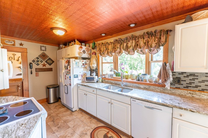 1392 Red Brick, DIXON, Illinois 61021, 3 Bedrooms Bedrooms, ,2 BathroomsBathrooms,House,For Sale,Red Brick,202504023