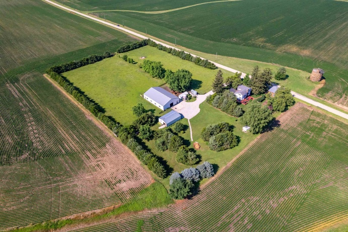 1392 Red Brick, DIXON, Illinois 61021, 3 Bedrooms Bedrooms, ,2 BathroomsBathrooms,House,For Sale,Red Brick,202504023