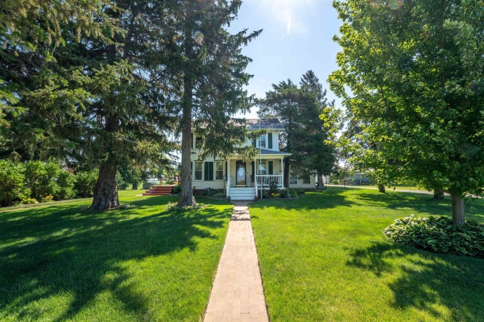 1392 Red Brick, DIXON, Illinois 61021, 3 Bedrooms Bedrooms, ,2 BathroomsBathrooms,House,For Sale,Red Brick,202504023