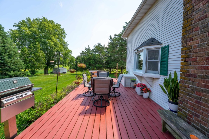 1392 Red Brick, DIXON, Illinois 61021, 3 Bedrooms Bedrooms, ,2 BathroomsBathrooms,House,For Sale,Red Brick,202504023