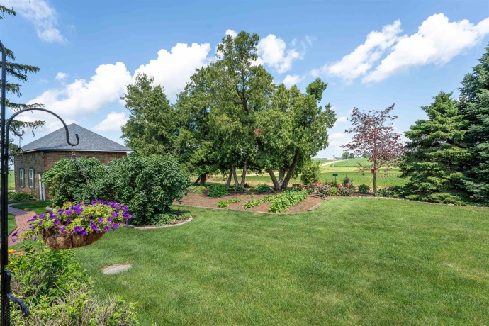 1392 Red Brick, DIXON, Illinois 61021, 3 Bedrooms Bedrooms, ,2 BathroomsBathrooms,House,For Sale,Red Brick,202504023