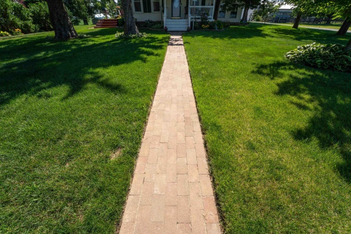 1392 Red Brick, DIXON, Illinois 61021, 3 Bedrooms Bedrooms, ,2 BathroomsBathrooms,House,For Sale,Red Brick,202504023