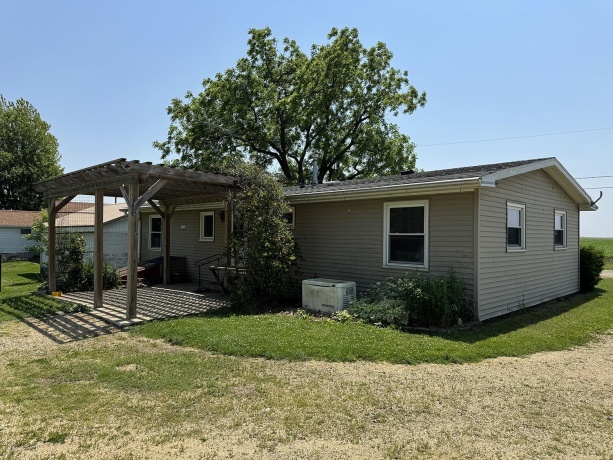 25115 Locust, LANARK, Illinois 61046, 3 Bedrooms Bedrooms, ,1 BathroomBathrooms,House,For Sale,Locust,202406200