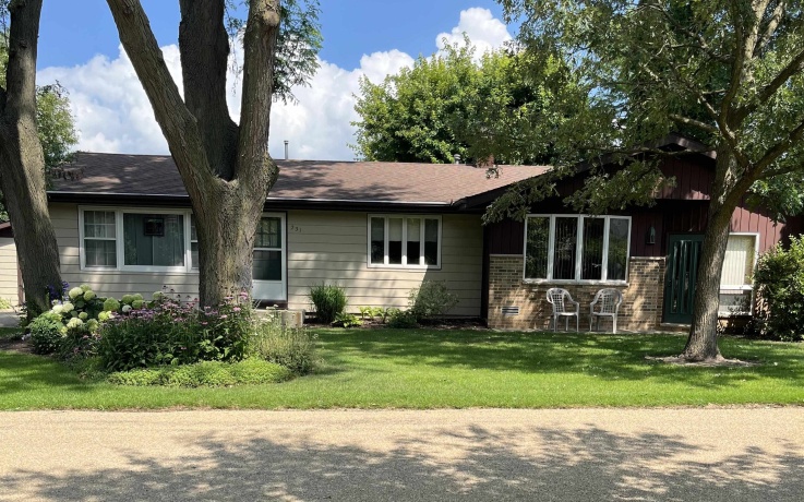 231 Willis, STOCKTON, Illinois 61085, 4 Bedrooms Bedrooms, ,3 BathroomsBathrooms,House,For Sale,Willis,202504153