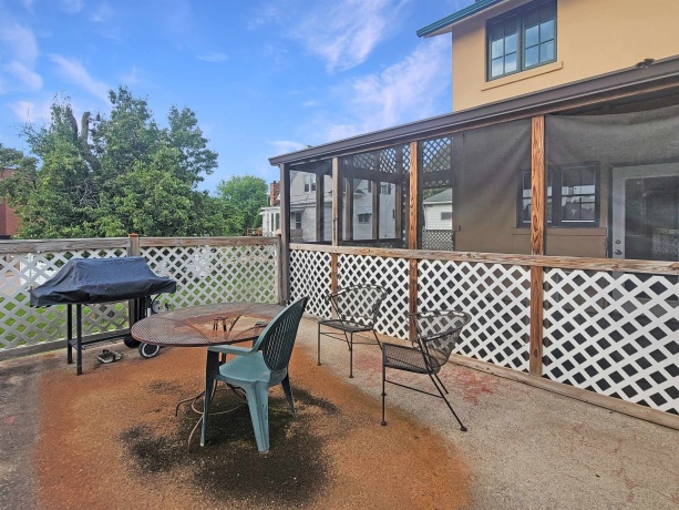 310 Madison, ELIZABETH, Illinois 61028, 2 Bedrooms Bedrooms, ,1 BathroomBathrooms,House,For Sale,Madison,202504231