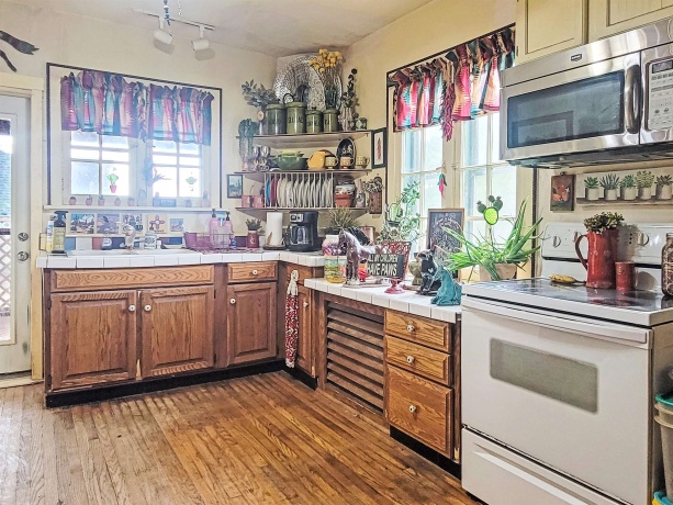 310 Madison, ELIZABETH, Illinois 61028, 2 Bedrooms Bedrooms, ,1 BathroomBathrooms,House,For Sale,Madison,202504231