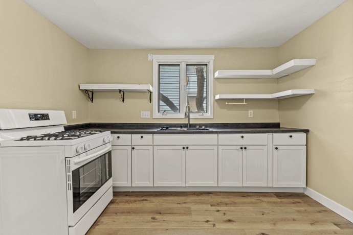 321 Ottawa, DIXON, Illinois 61021, 4 Bedrooms Bedrooms, ,1 BathroomBathrooms,House,For Sale,Ottawa,202503213