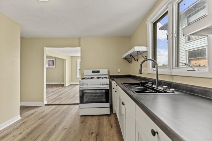 321 Ottawa, DIXON, Illinois 61021, 4 Bedrooms Bedrooms, ,1 BathroomBathrooms,House,For Sale,Ottawa,202503213