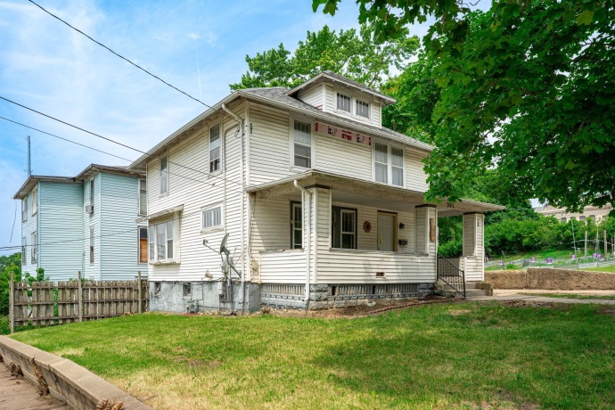 321 Ottawa, DIXON, Illinois 61021, 4 Bedrooms Bedrooms, ,1 BathroomBathrooms,House,For Sale,Ottawa,202503213