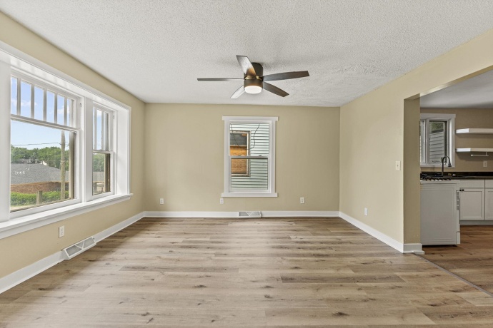 321 Ottawa, DIXON, Illinois 61021, 4 Bedrooms Bedrooms, ,1 BathroomBathrooms,House,For Sale,Ottawa,202503213