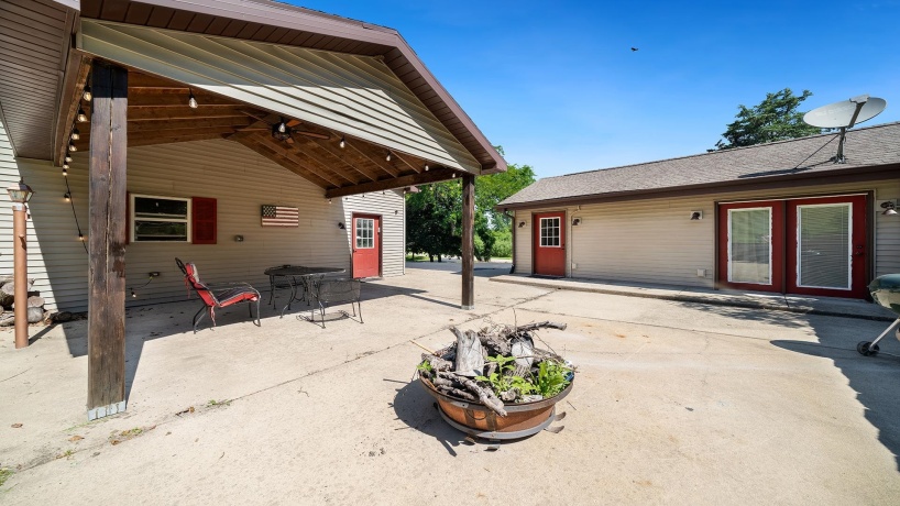 1101 Spring Creek, OREGON, Illinois 61061, 3 Bedrooms Bedrooms, ,2 BathroomsBathrooms,House,For Sale,Spring Creek,202504281