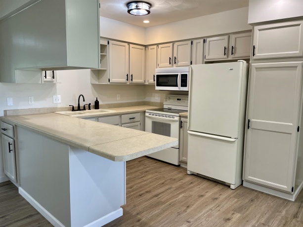 215 Hickory, LENA, Illinois 61048, 4 Bedrooms Bedrooms, ,2 BathroomsBathrooms,House,For Sale,Hickory,202504341