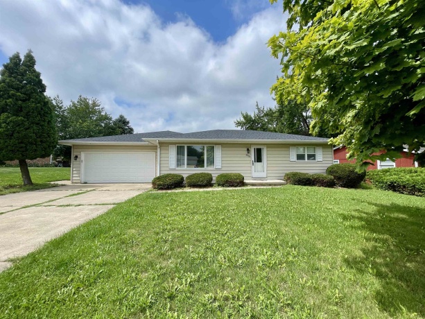 215 Hickory, LENA, Illinois 61048, 4 Bedrooms Bedrooms, ,2 BathroomsBathrooms,House,For Sale,Hickory,202504341