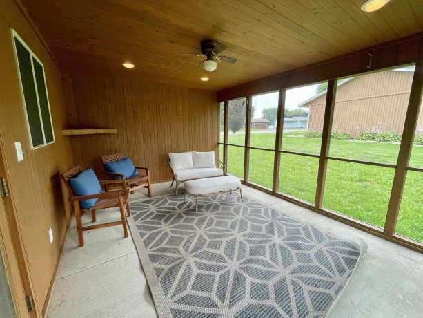 215 Hickory, LENA, Illinois 61048, 4 Bedrooms Bedrooms, ,2 BathroomsBathrooms,House,For Sale,Hickory,202504341