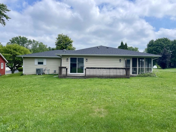 215 Hickory, LENA, Illinois 61048, 4 Bedrooms Bedrooms, ,2 BathroomsBathrooms,House,For Sale,Hickory,202504341