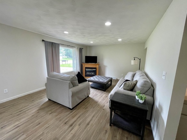 215 Hickory, LENA, Illinois 61048, 4 Bedrooms Bedrooms, ,2 BathroomsBathrooms,House,For Sale,Hickory,202504341