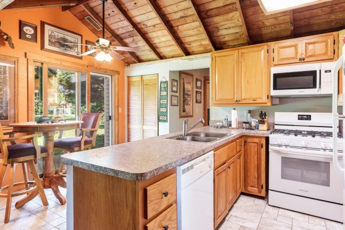 2373 Geddes, ROCKFORD, Illinois 61103, 3 Bedrooms Bedrooms, ,2 BathroomsBathrooms,House,For Sale,Geddes,202504409