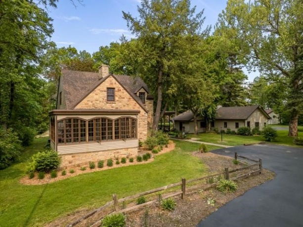 Det Gar + Caretakers Unit