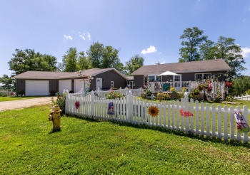 1 Irvine, GALENA, Illinois 61036, 3 Bedrooms Bedrooms, ,3 BathroomsBathrooms,House,For Sale,Irvine,202504450